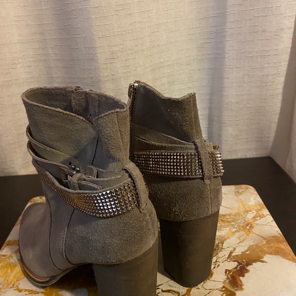Nine West Grey Bootie size: 8 - Picture 4 of 7
